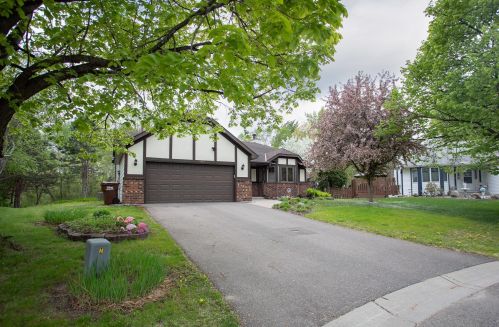 2401 Helmo Ave, Saint Paul, MN 55128-5032