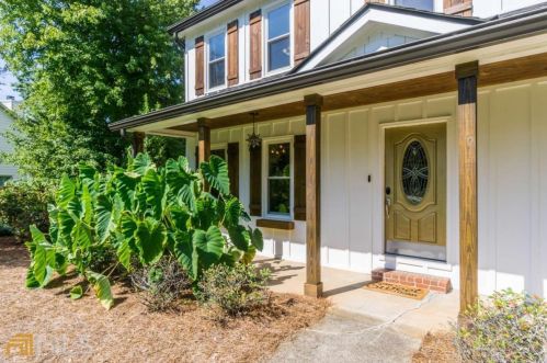 3201 Moss Creek Dr, Marietta, GA 30062-1370
