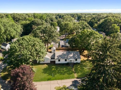 48 Circuit Dr, Warwick, RI 02889-1204