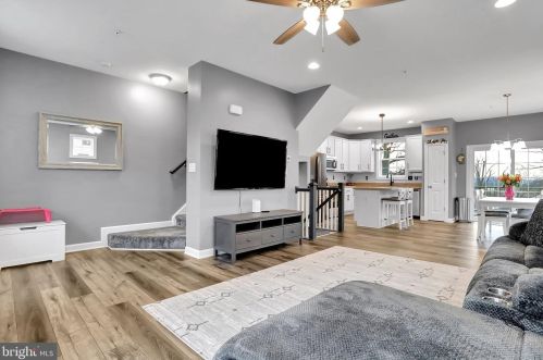 77 Overlook Dr, Hanover PA 17331-9136 exterior