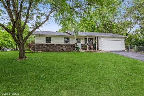 1710 Blossom St, Bull Valley, IL 60014-2304