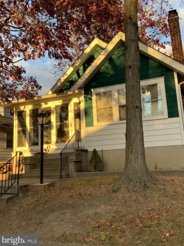 1730 42nd St, Camden, NJ 08110-3609