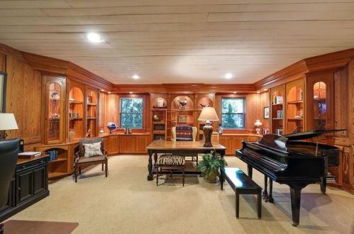 1630 Brandon Hall Dr, Atlanta GA  30350-3703 exterior