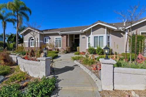 1320 Lupine Hills Dr, Vista, CA 92081-5387