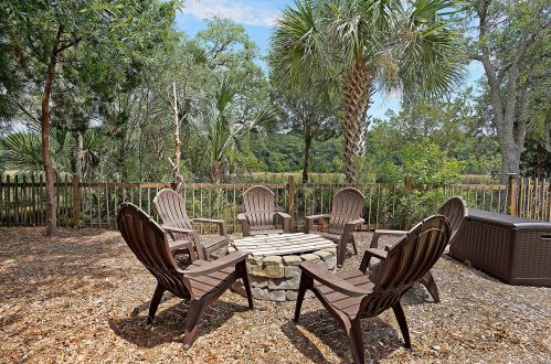 1869 Palmetto Isle Dr, Mount Pleasant SC  29466-8773 exterior