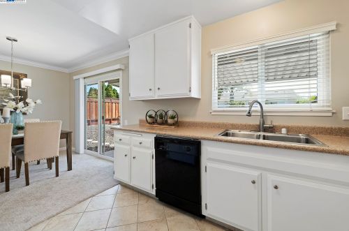 1393 Daisy Ln, Livermore, CA 94551-1301