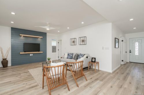 7212 Kipu Pl, Honolulu, HI 96825-2718
