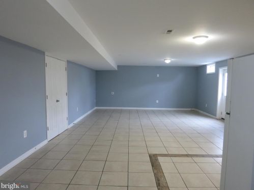 8401 Hessian Hill Ct, Bristow, VA 20136-1143