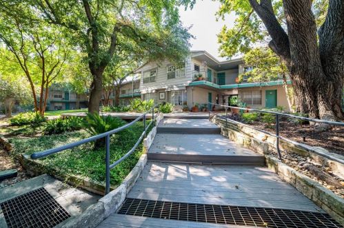300 Crockett St, Austin TX  78704-8923 exterior