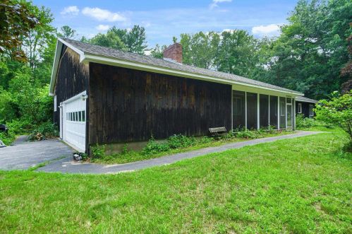 2 Fairway Dr, Hudson NH 03051-5206 exterior