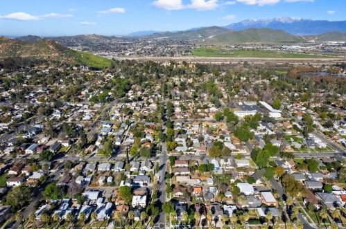 3508 Locust St, Riverside CA  92501-2637 exterior