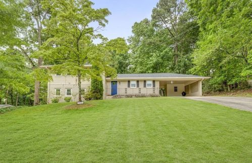 6896 Lockridge Dr, Atlanta GA  30360-1515 exterior