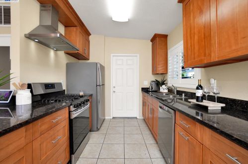 2405 Gonzaga St, Palo Alto, CA 94303-1219