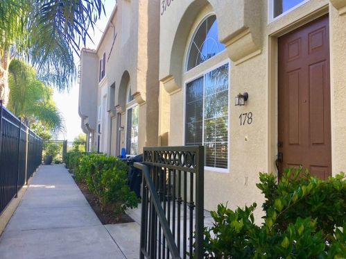 3706 Mykonos Ln, San Diego, CA 92130-3575