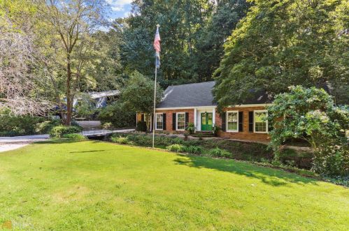2885 Mornington Dr, Atlanta GA  30327-1272 exterior