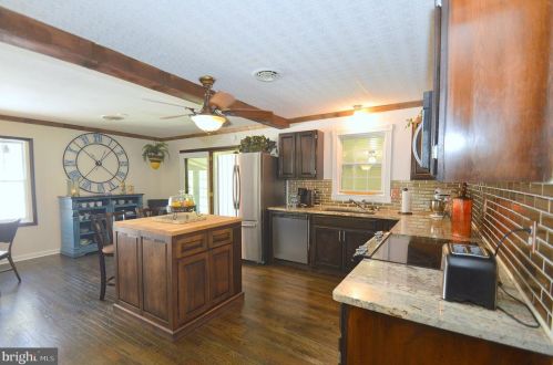 48 Calvin Unger Ln, Berkeley Springs WV 25411-5181 exterior