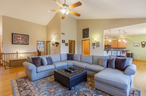 1613 Parkside Dr, Sycamore IL  60178-3313 exterior