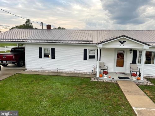 228 Railroad St, Rig, WV 26836-1248