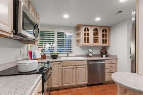 4652 Woodstock St, Carlsbad, CA 92010-6571