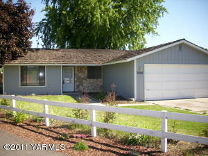 7002 Pierce Ct, Yakima, WA 98908-2016