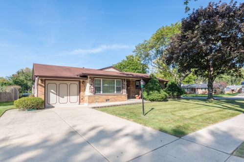 264 Mulberry Ln, Elk Grove Vlg, IL 60007-4020