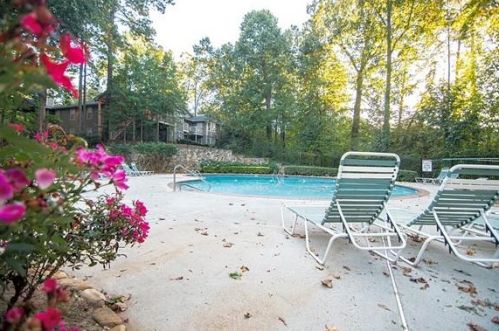 606 Country Park Dr, Smyrna GA  30080-8220 exterior