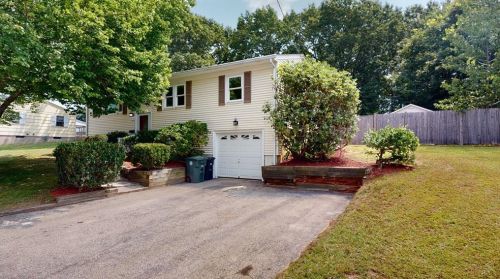 13 Larchmont Dr, Coventry, RI 02816-5921