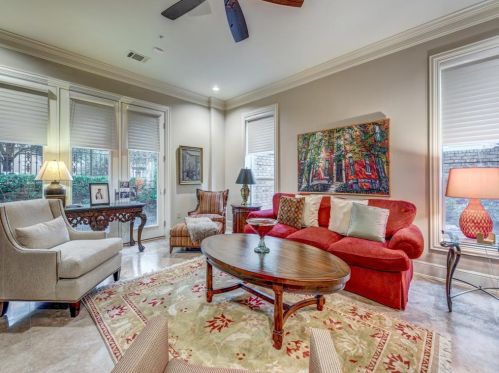 6615 Bandera Ave, Dallas, TX 75225-4021