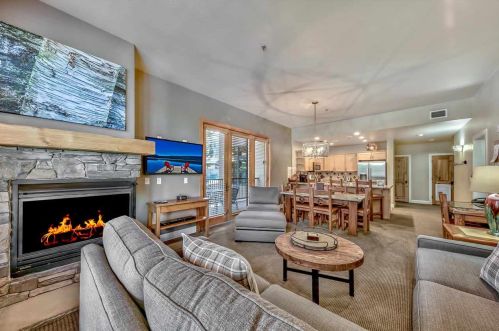 2100 Village Dr, Truckee, CA 96161-4312
