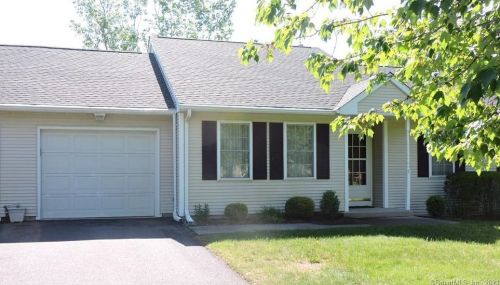 7 Hunter Dr, Wapping, CT 06074-2062