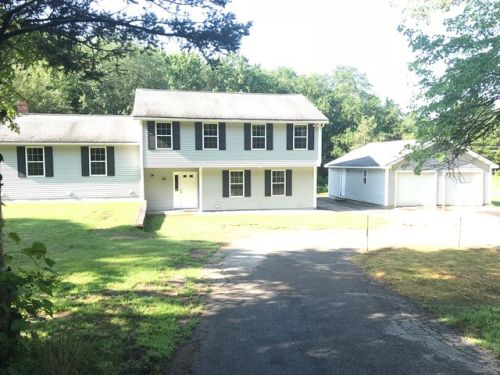 4 Mill Rd, Londonderry, NH 03053-3906