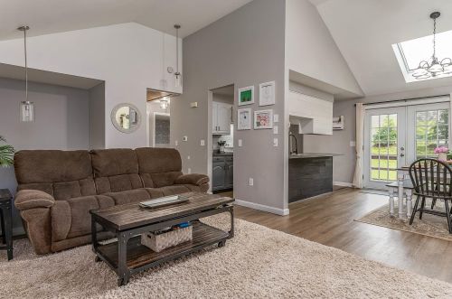 75 Ledgeview Dr, Rochester NH  03839-5618 exterior