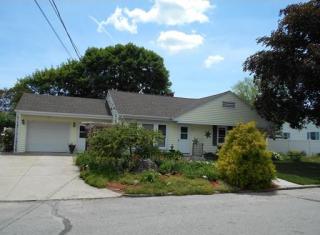 10 Nottingham Dr, Lincoln, RI 02865-1646