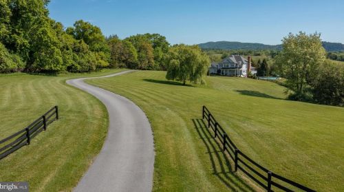 12855 Taylors Valley Ln, Lovettsville, VA 20180-2277