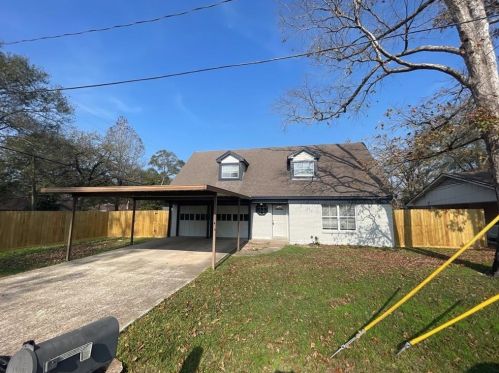 310 Shadow Oaks Dr, Conroe, TX 77303-1737
