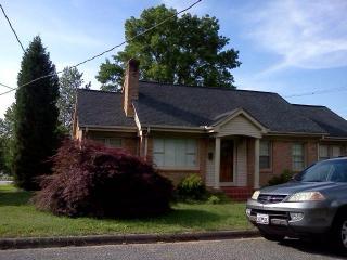 228 Earnhardt St, Spencer, NC 28159-2402