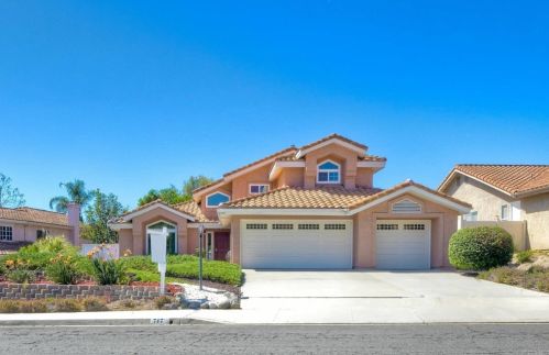747 Marsopa Dr, Vista, CA 92081-6482