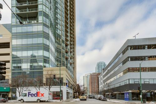 111 Maple St, Chicago IL  60610-5401 exterior