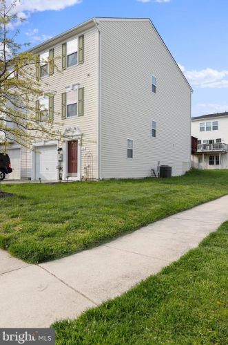 8 Witherspoon Ct, Falling Waters, WV 25419-4990