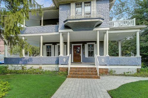 22 Prospect Cir, Atlantic Highlands, NJ 07716-1310