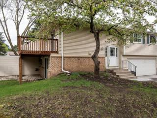 1304 Crestridge Ln, Saint Paul MN  55123-1043 exterior