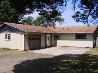 261 17th Ct, Newport, OR 97365-2004