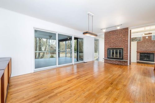 7 Stonecrop Rd, Norwalk, CT 06851-2509