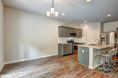 3843 Hempstead Way, Atlanta GA  30331-5268 exterior