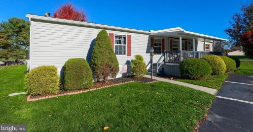 200 Cricklewood Ct, Lancaster PA  17603-2173 exterior