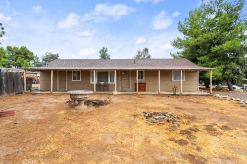915 5th St, Calimesa, CA 92320-1110