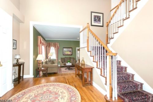16 Heather Ln, Dover, NJ 07869-3329