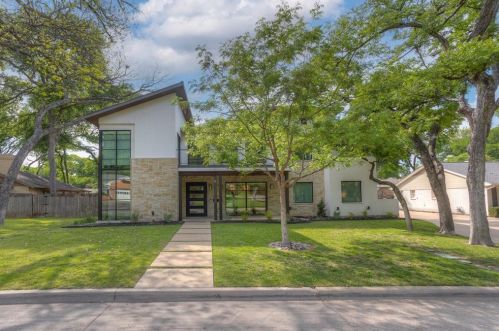 2924 Harlanwood Dr, Fort Worth TX  76109-1601 exterior