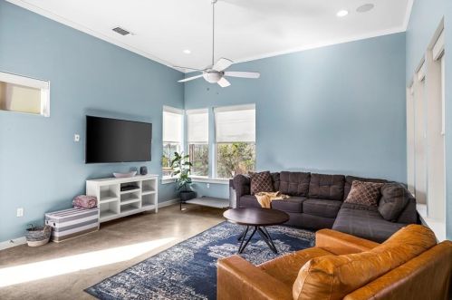 3100 Aldwyche Dr, Austin TX  78704 exterior