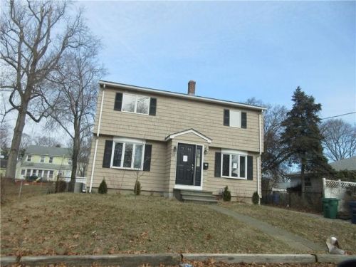 29 Spectacle Ave, Warwick, RI 02888-3513